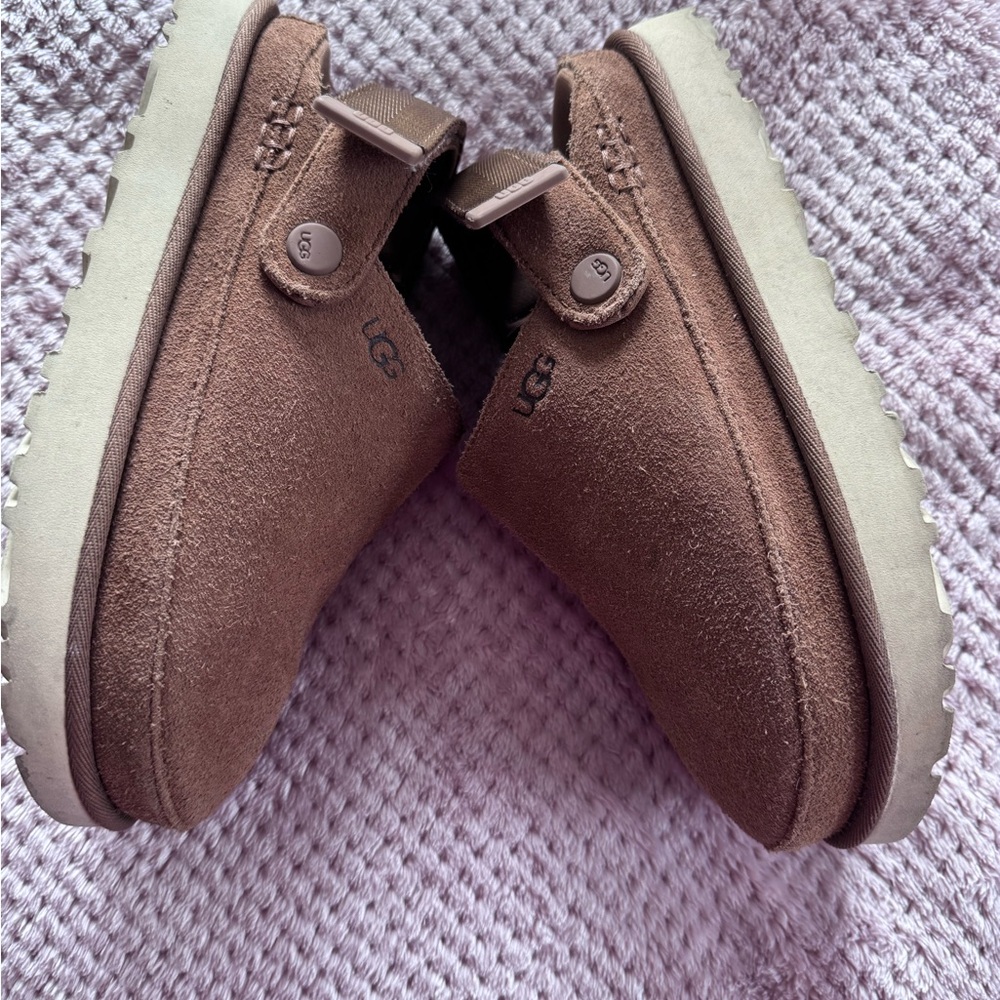 UGG Goldenstar Clog size 6 - Picture 4 of 11